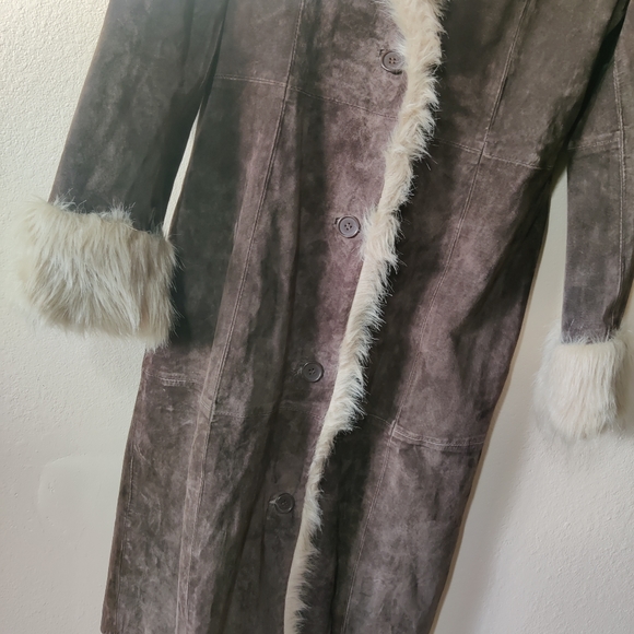 Vintage Brown Leather Jacket with Plush Cream Fur Collar - Picture 11 of 16